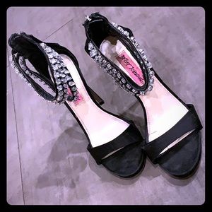 Betsey Johnson heals size 7